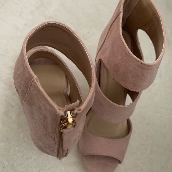 Pink sandal - Picture 2 of 3